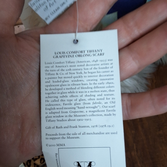 Louis Comfort Tiffany Stained Glass Metropolitan Museum Silk Scarf NWT - Picture 9 of 14